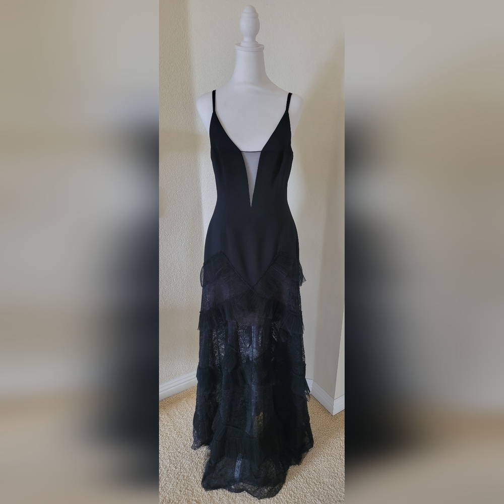 BCBG Maxazria Elegant Black Evening Gown, Size 8 - Picture 5 of 9